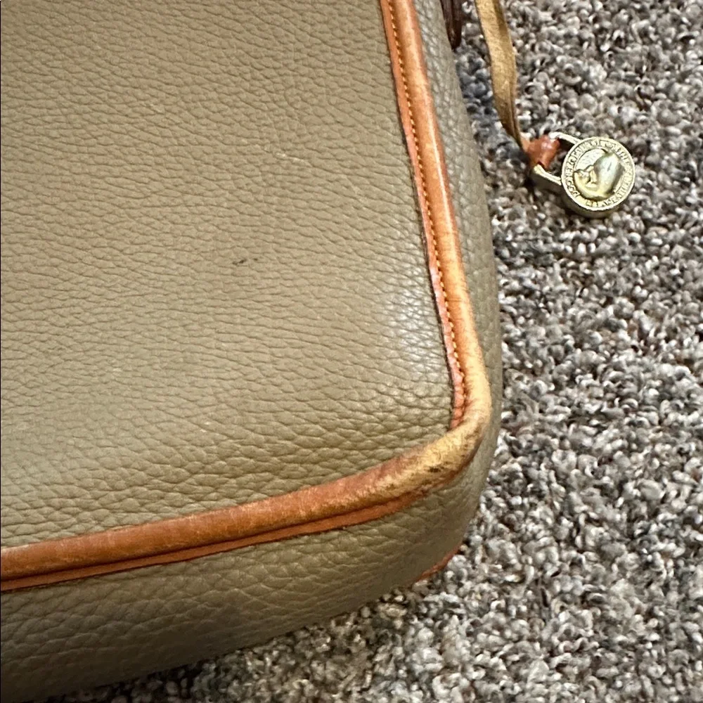 Dooney & Bourke Vintage Purse Leather. ( See wear in photos)